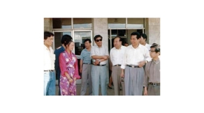 交通廳廳長(zhǎng)郝繼業(yè)陪同交通部副部長(zhǎng)李居昌來(lái)我校視察