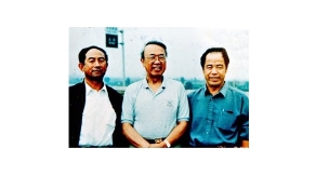 楊金泉、劉俊謙與聯(lián)合國(guó)副秘書(shū)長(zhǎng)的合影