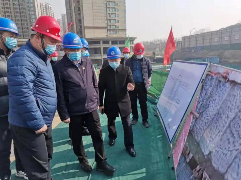 市委常委、市政府黨組成員魏建平調(diào)研左掖門游園停車場項目建設(shè)工作